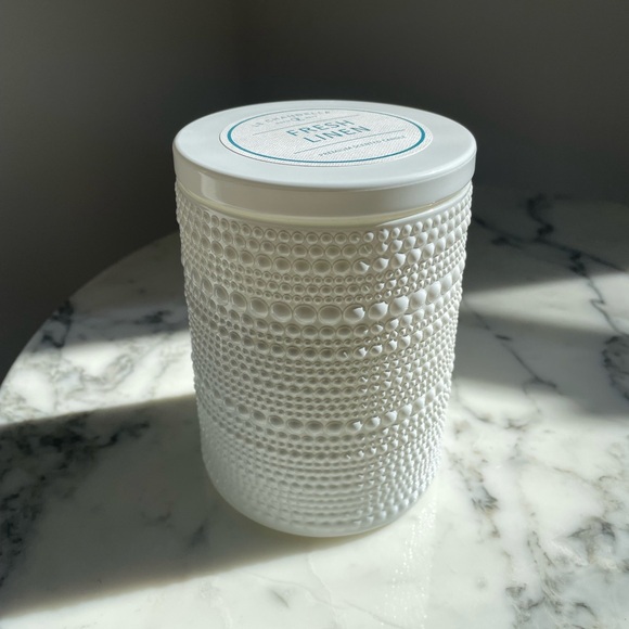 NWT Le Chandelle Candle HARD TO FIND Fresh Linen Scented Candle 16 oz - Picture 8 of 8